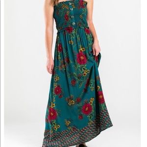 **Mssge me if your selling this in small -New ! **